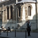 Devant l'église Saint Joseph des Nations, rue Saint-Maur.