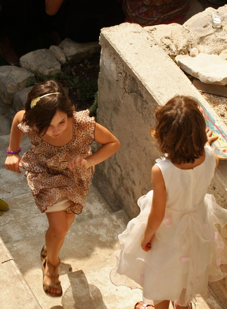 Encore une petite fille.