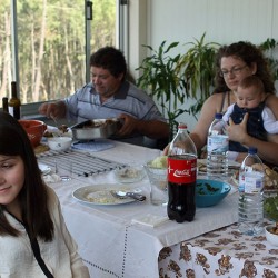 Au premier plan, Teresa. A droite, la copine de Vitor. Au milieu, Laure et Andrea