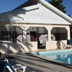 La maison de Ti Gracinda à Cascais, avec sa piscine.