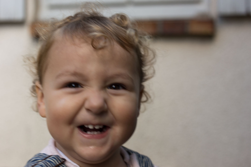 Floue, oui. Mais c'est dur d'attraper au vol son sourire de lutin facétieux...
