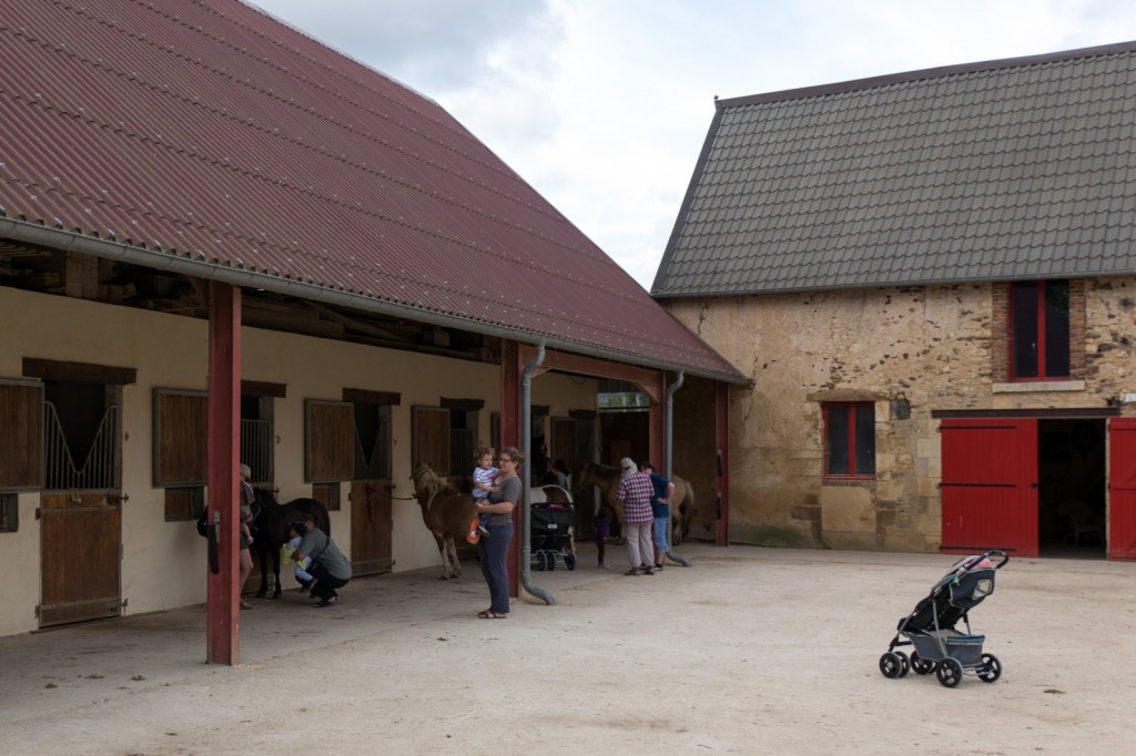 Les écuries.