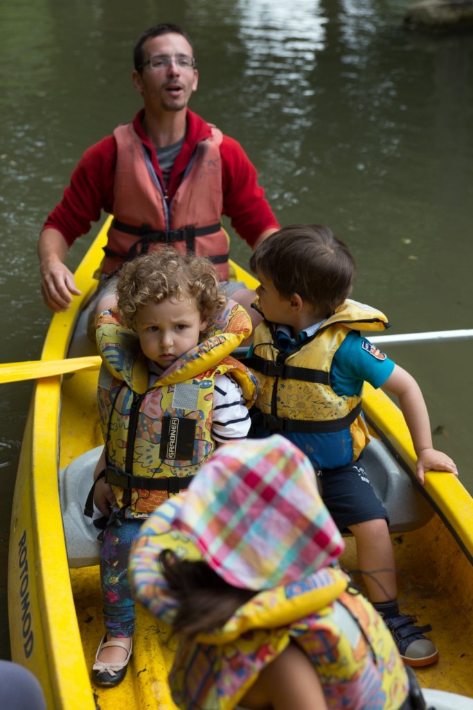 Une balade en bateau, sans papa ni maman.