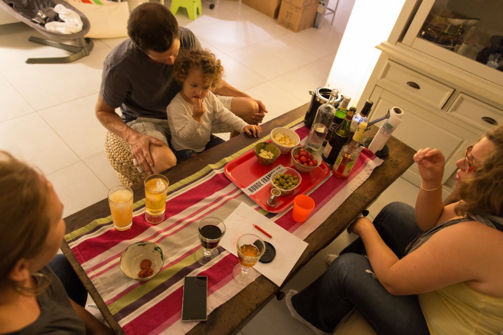 Fuveau : Nous avons découvert pendant l'apéro qu'Andrea, contre toute attente, adore le chorizo relevé.