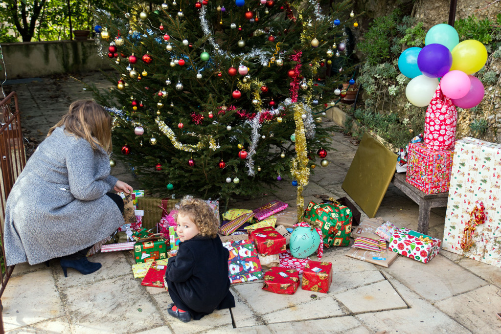 Distribution de cadeaux.