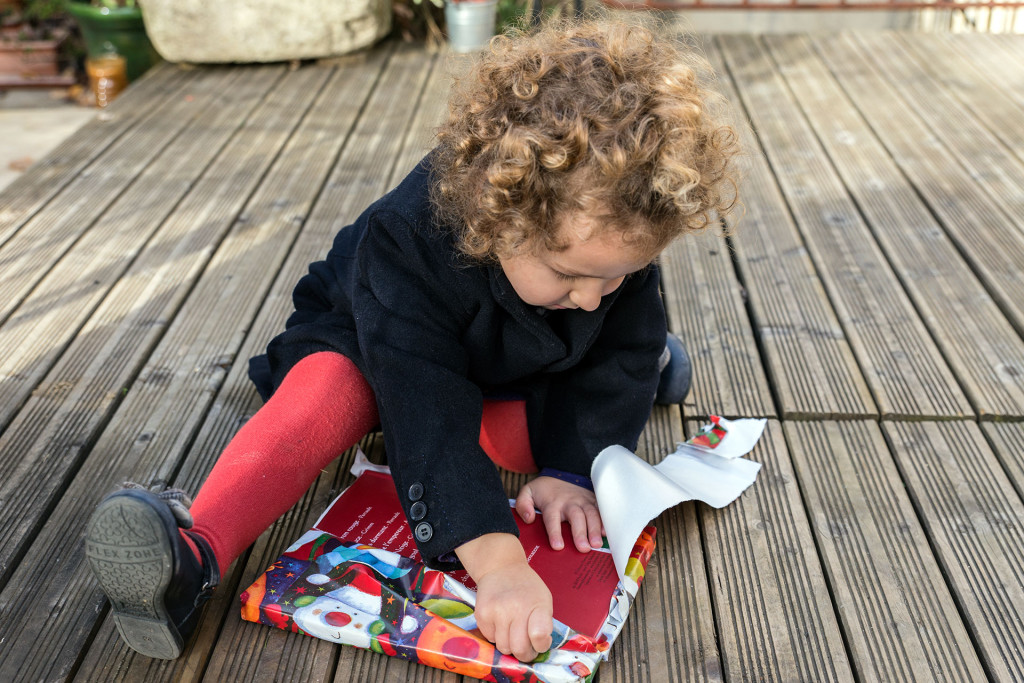 Le souci, c'est qu'Andrea avait la fâcheuse tendance d'ouvrir tous les cadeaux, y compris ceux des autres...