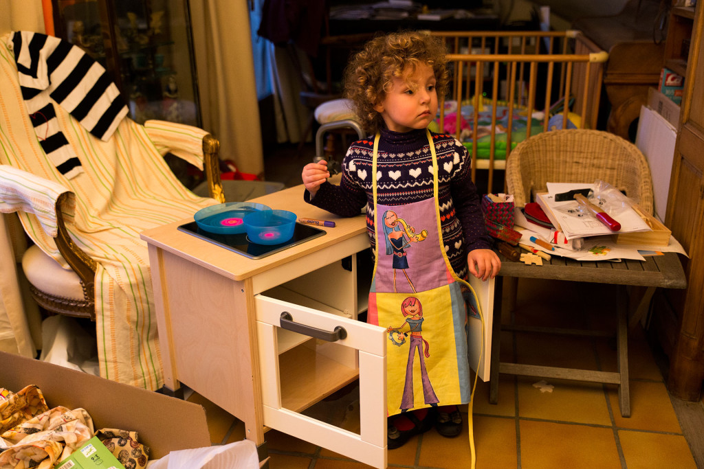 Andrea, son tablier, sa cuisine.