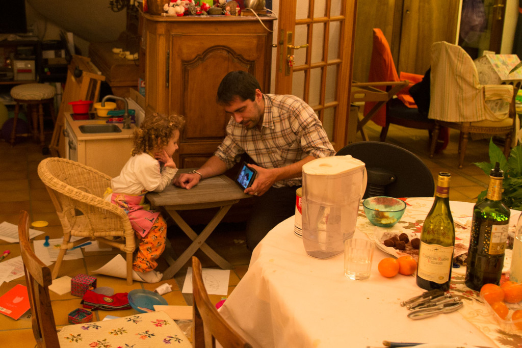 En fin de soirée, quand tout est calme, on va faire coucou à Mamy et Papy Vovo au Portugal.