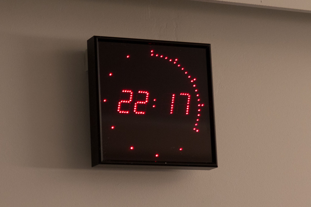 Il est 10h55. Oui, toutes les horloges de l'hôpital étaient bloquée sur cette heure. Les secondes continuant à défiler, c'était un peu stressant...
