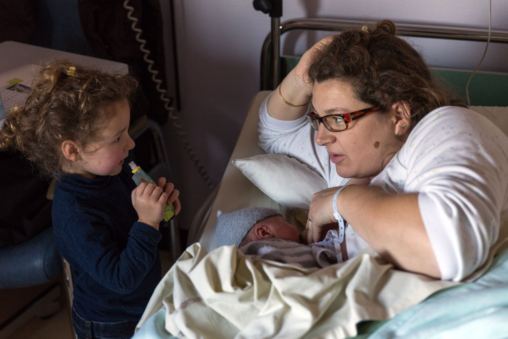 Andrea est toute contente de revoir sa maman.