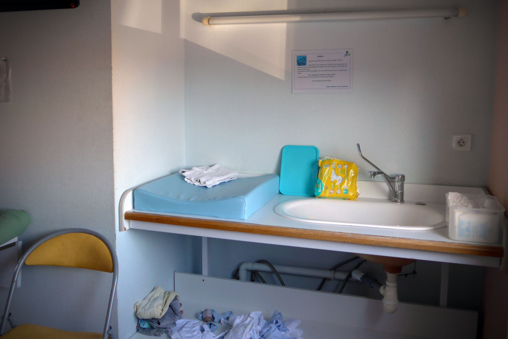 On peut donner le bain à Virgile dans la chambre, et ça, c'est sympa.