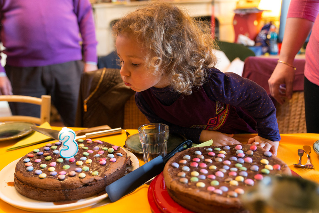 Les gâteaux, malgré les apparences, n'étaient pas identiques. Même recette de gâteau au chocolat, mais ingrédients différents. Celui avec les oeufs de la ferme était bien meilleur que celui avec les oeufs fermiers bio plein air (etc.) du supermarché.