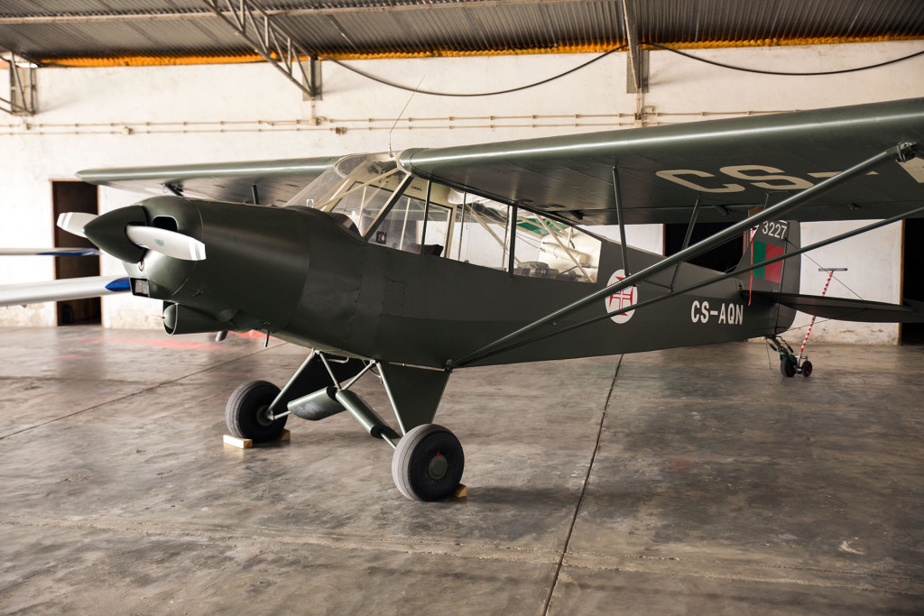 Un ancien avion, qui se pilote au manche à balai!