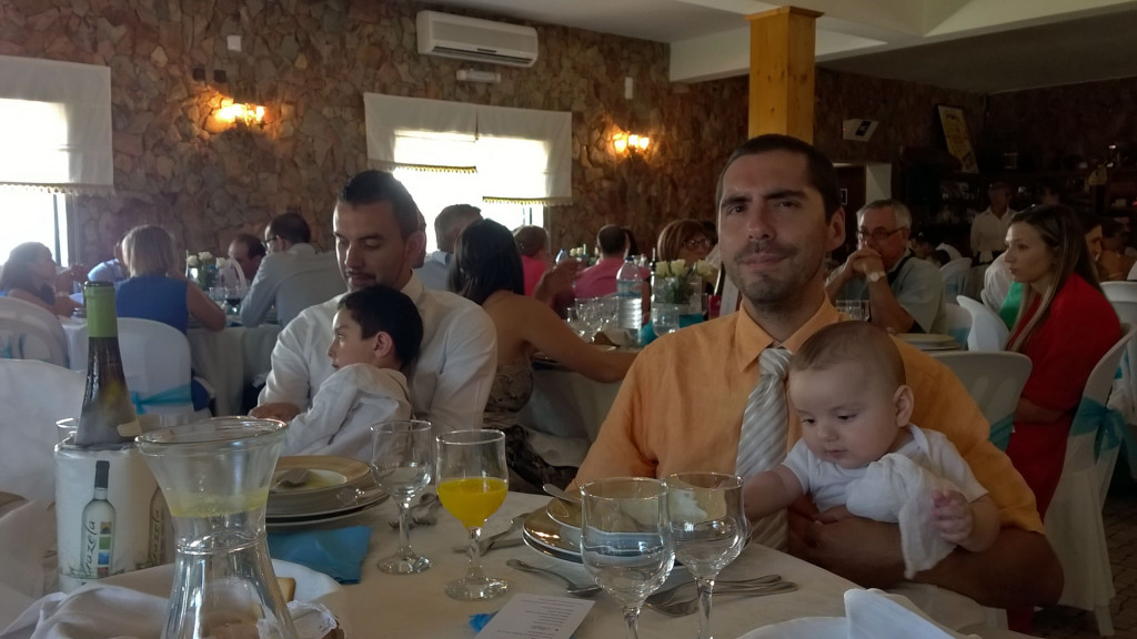 Les papas et leurs enfants.
