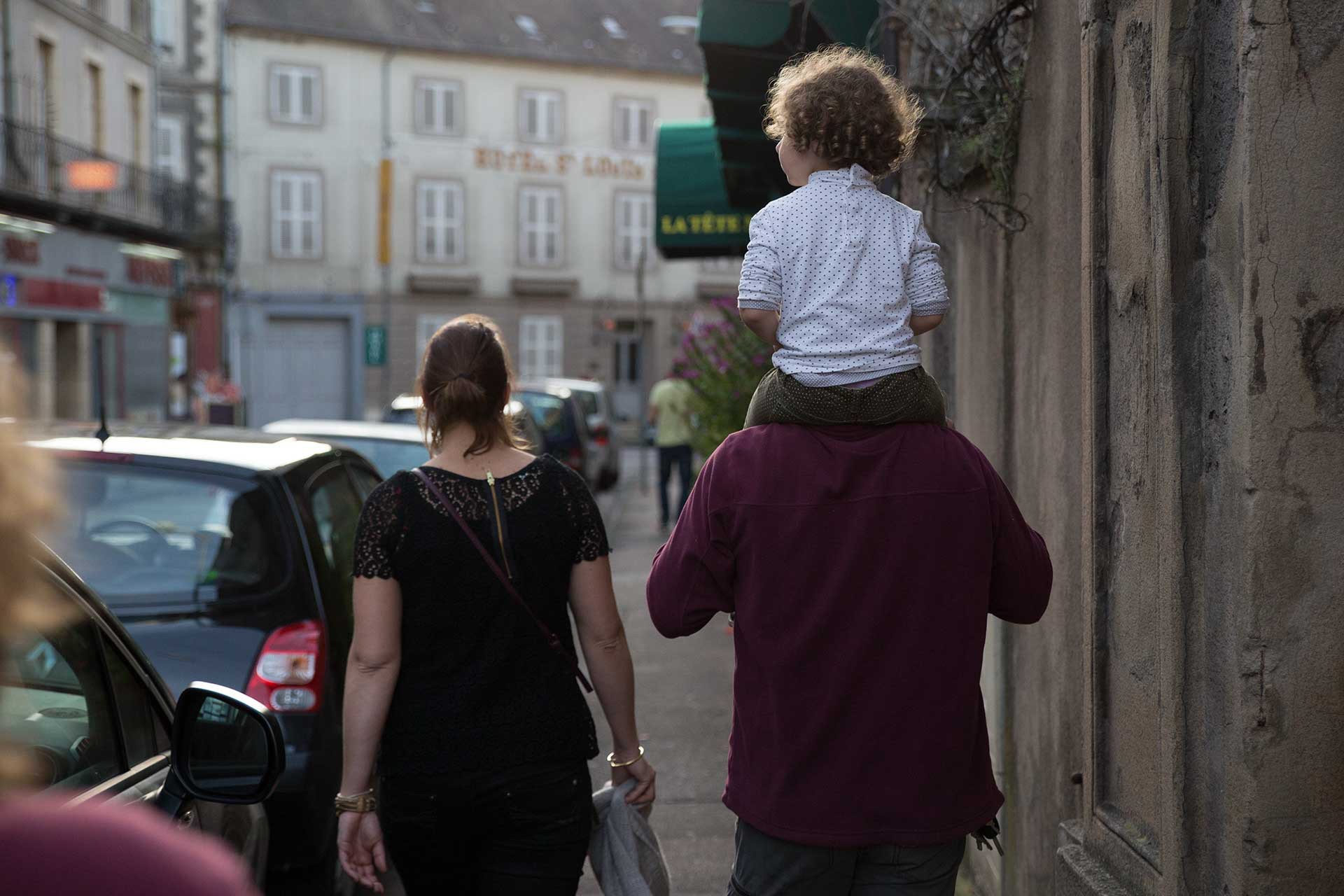Andrea et ses nouveaux parents, Hélène et Benjamin.
