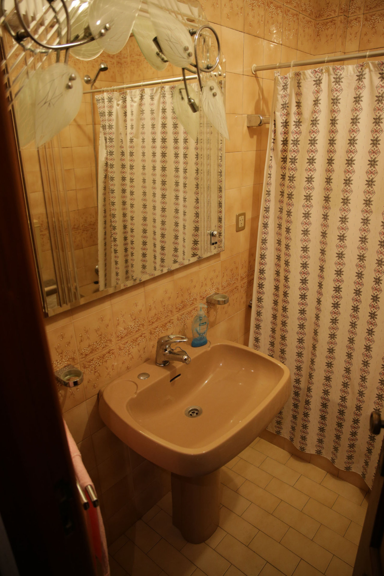 Salle de bains du premier niveau.
