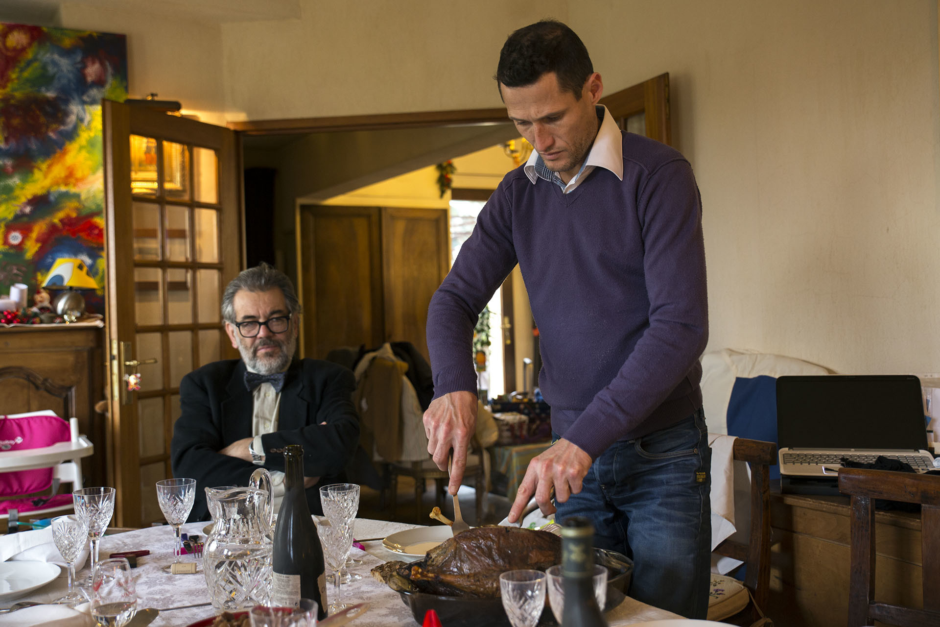 Yannick, qui avait réussi avec brio la découpe de dinde l'an passé, a été remis à contribution, toujours sous le regard attentif du patriarche.