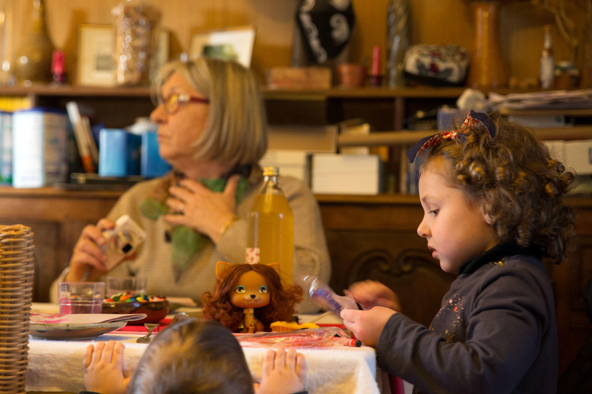 Petites mains prêtes à toucher à tout.