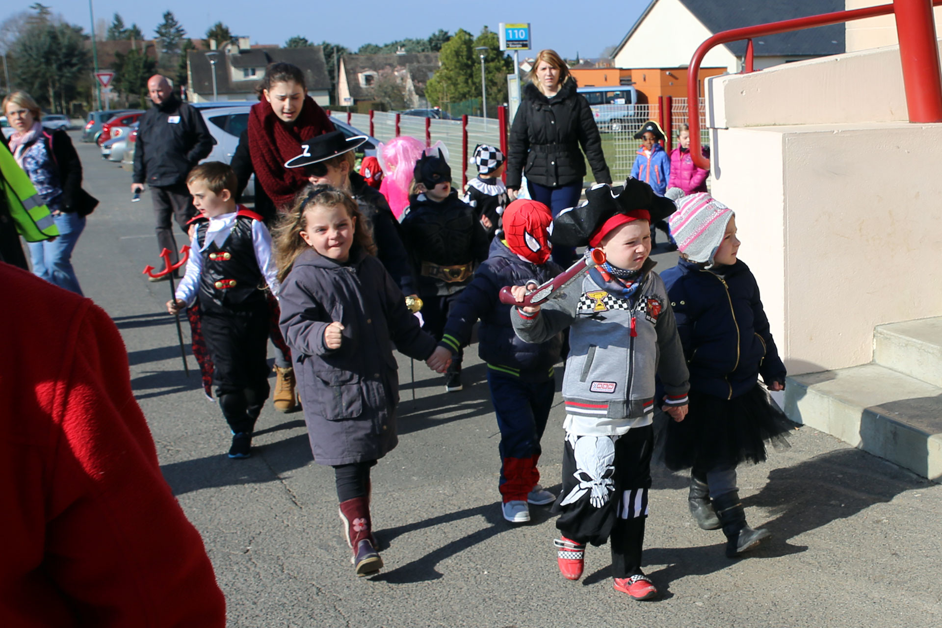 Le défilé du carnaval commence !