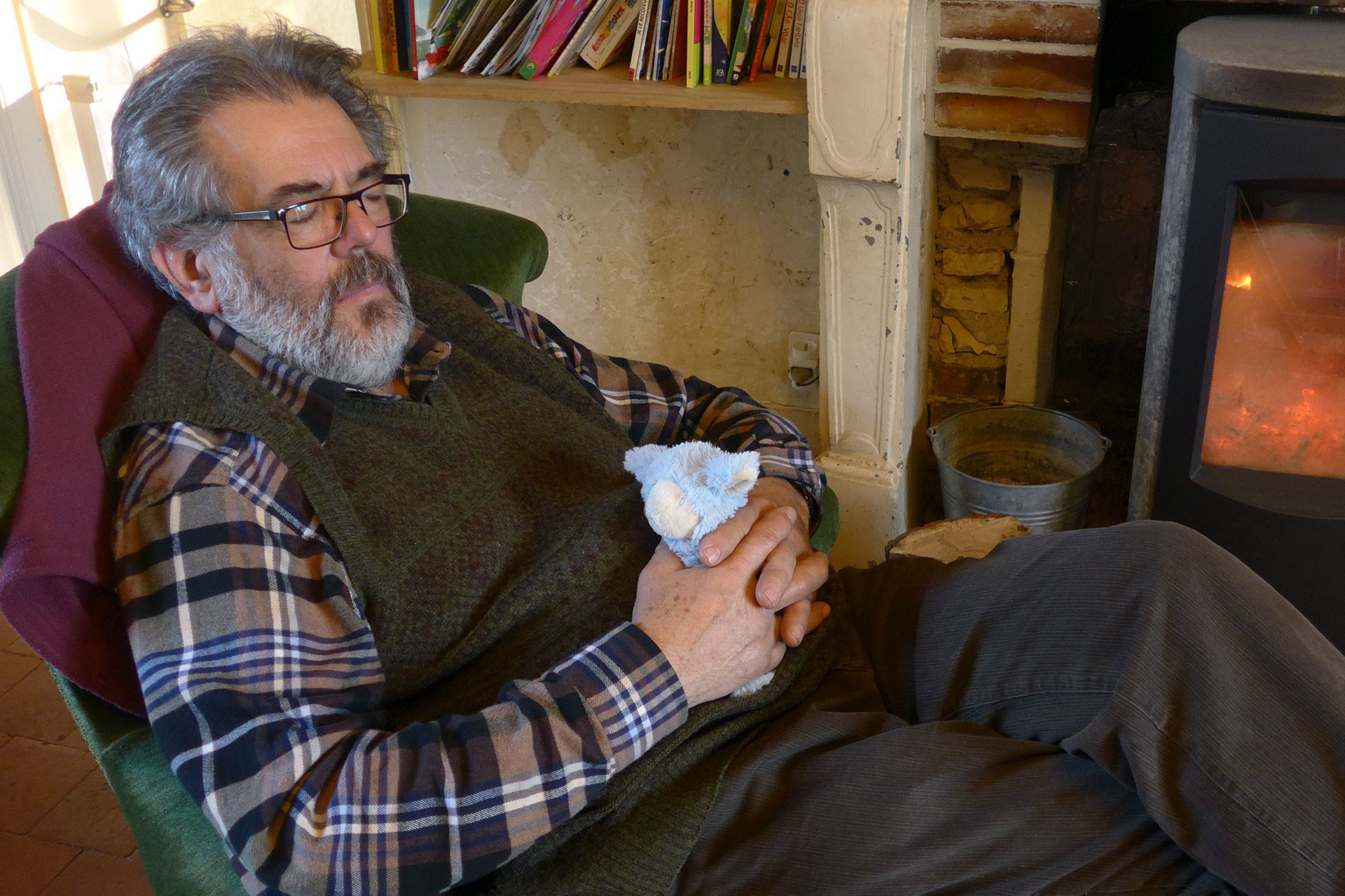André, après 700 km non stop en voiture. Il n'était pas prévu, il devait retaper ses appartements!