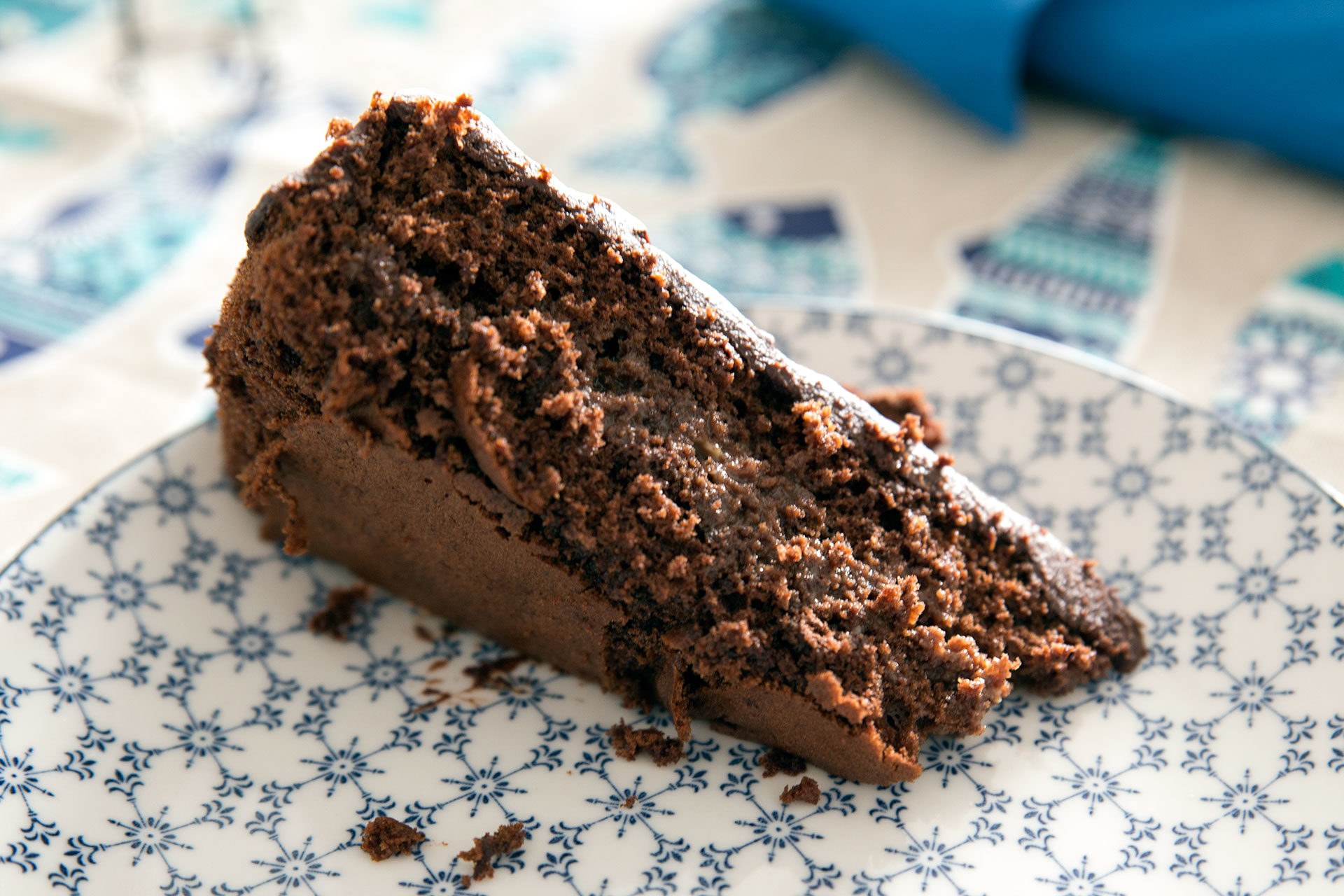 Deux gâteaux étaient présents. Le traditionnel gâteau au chocolat, mais aussi une nouveauté : un gâteau aux trois chocolats, une tuerie.