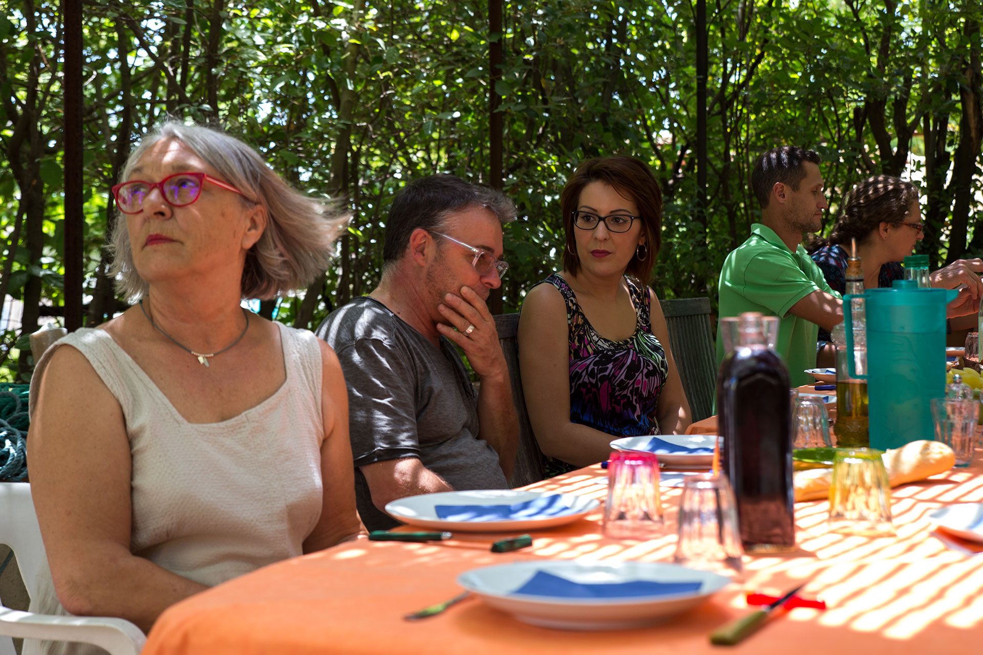 Anne, Philippe, Anaïs, la petite amie de Thomas, Yannick, Laure